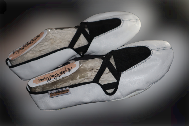 MajestiBallerina criss cross diverse colours mit Neoprensohle