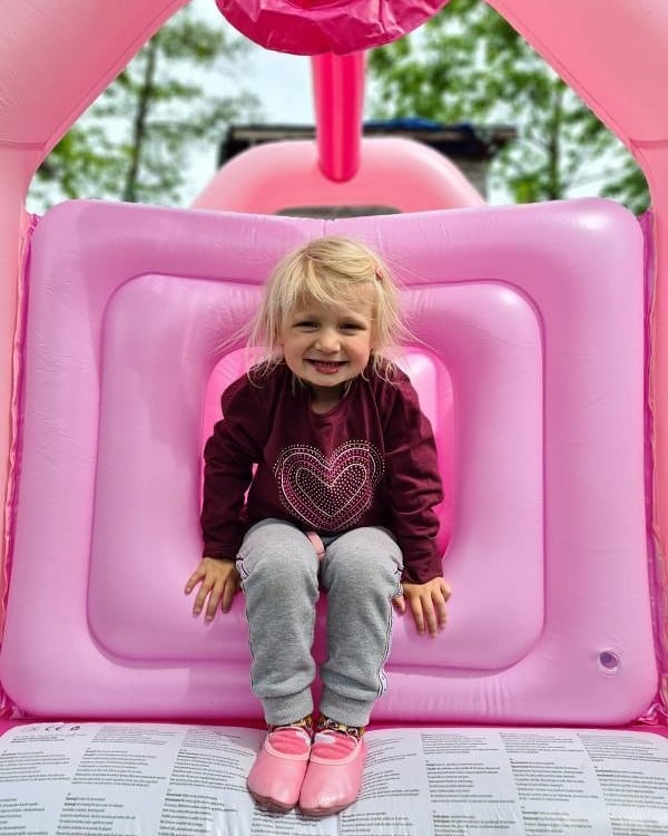 Hüpfburg Kinder Spaß in Pink bei Grand_Elli