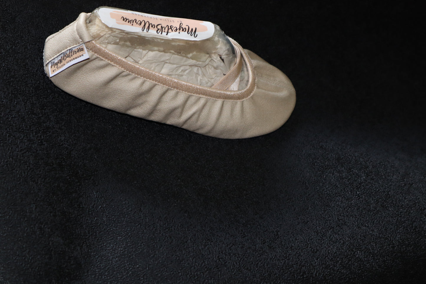 MajestiBallerina Theresa mit neuartiger schwarzer Gummisohle